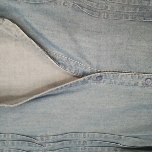 Gloria Vanderbilt Ladies Light Denim Blouse - Picture 5 of 7